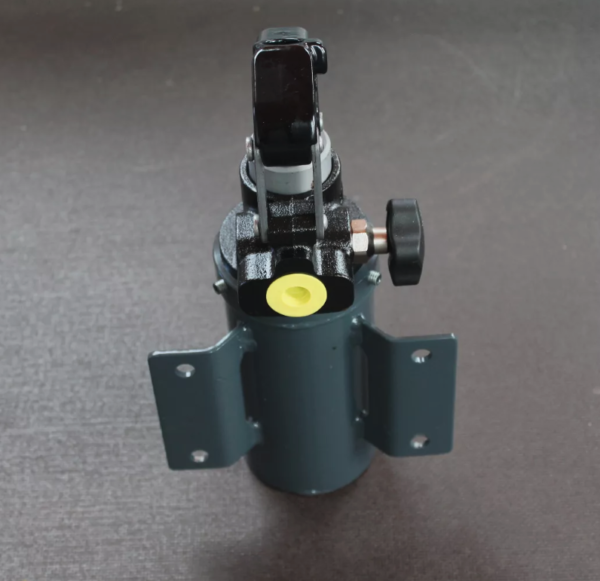 Brian James Trailers Manual Hydraulic Pump, Single acting, dual stroke