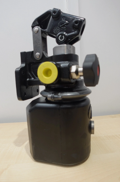 Brian James Trailers Plastic Manual Hydraulic Pump, Single acting, dual stroke