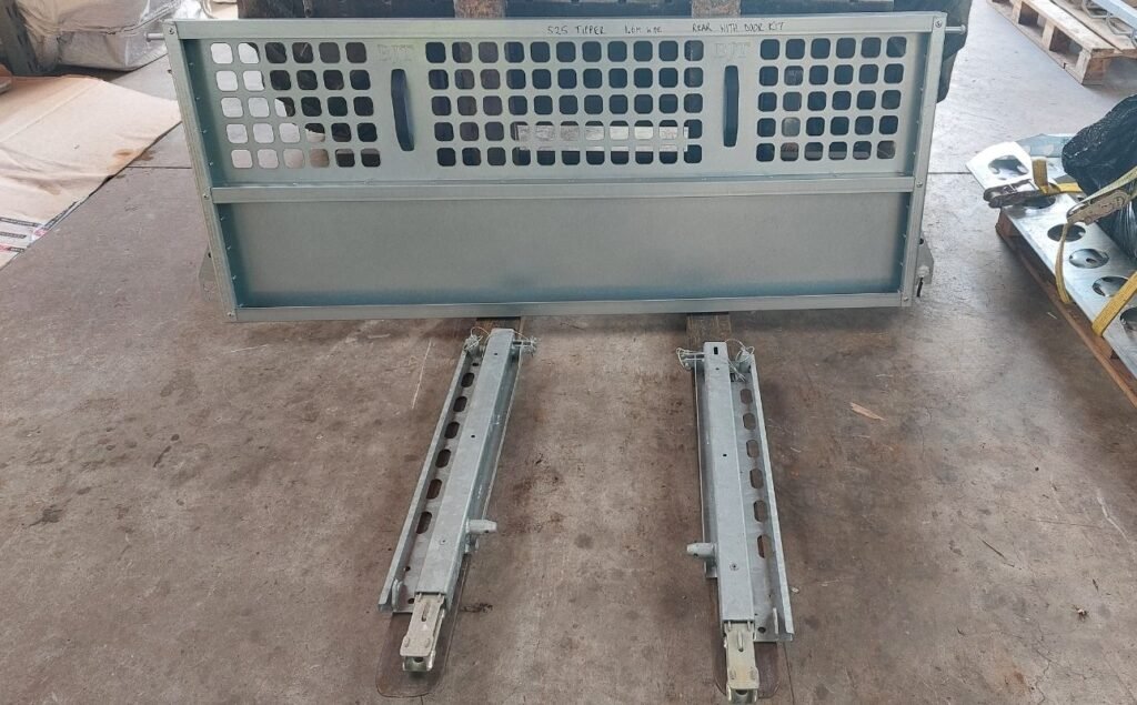 Tipper 525 Top hinging rear mesh panel suits T&B taildoor 1.6m wide includes posts £150 2