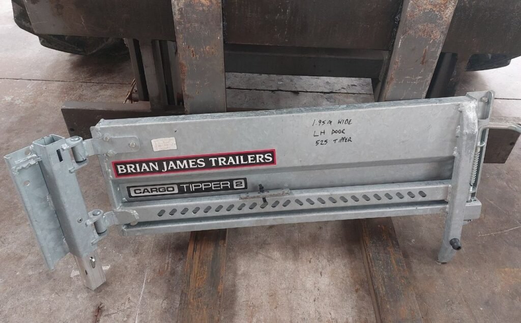 Tipper 525 hinged door LEFT 525-3221_3222 £50