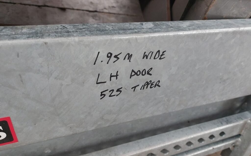 Tipper 525 hinged door LEFT 525-3221_3222 £50 2