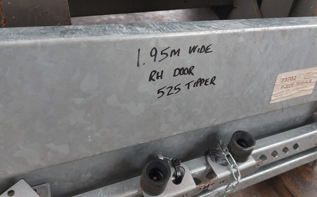 Tipper 525 hinged door RIGHT 525-3221_3222 £50
